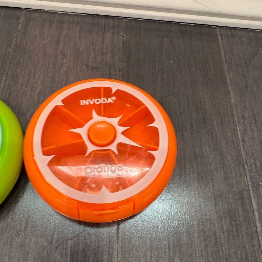NWOT Green Orange Lime Lemon Kitchen Pill Dispenser Health- Surface Scratches - Picture 3 of 4